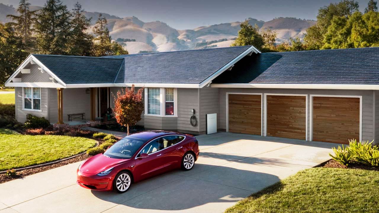Tesla lanza nuevas tejas solares más económicas